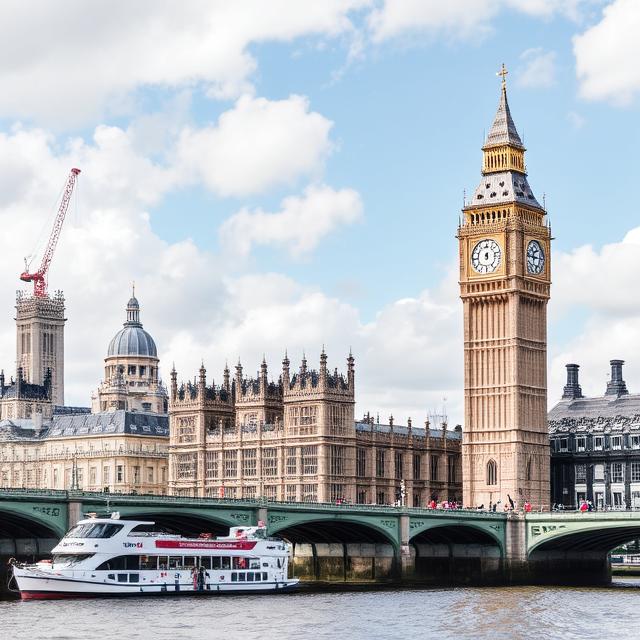 Iconic Landmarks Visible